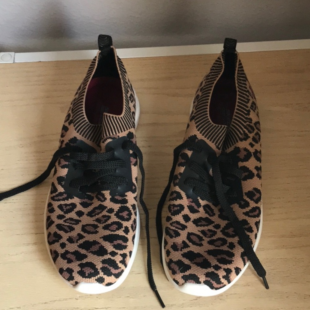 BOBS by sketchers leopard sneakers w/memory foam